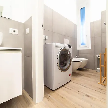 Hbhall Porta Romana Apartment